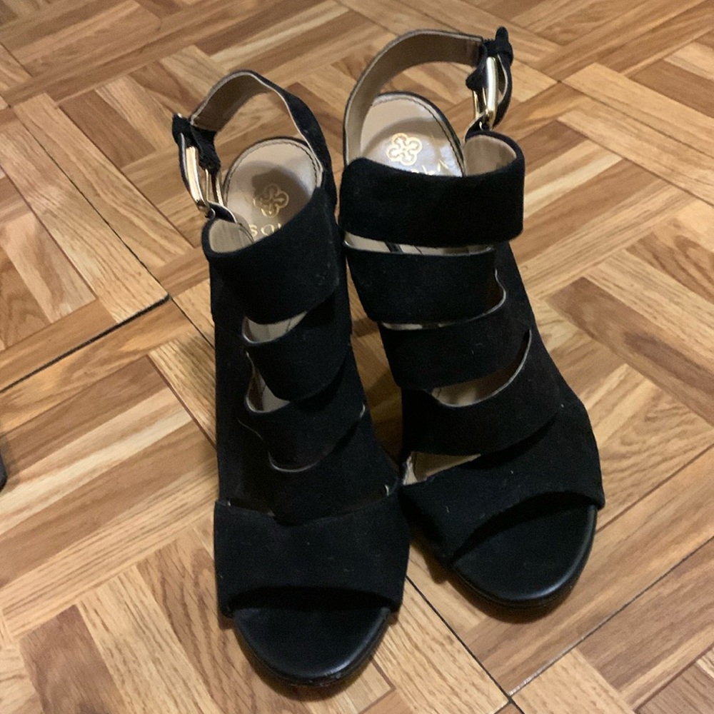 Isola 4” black high heels